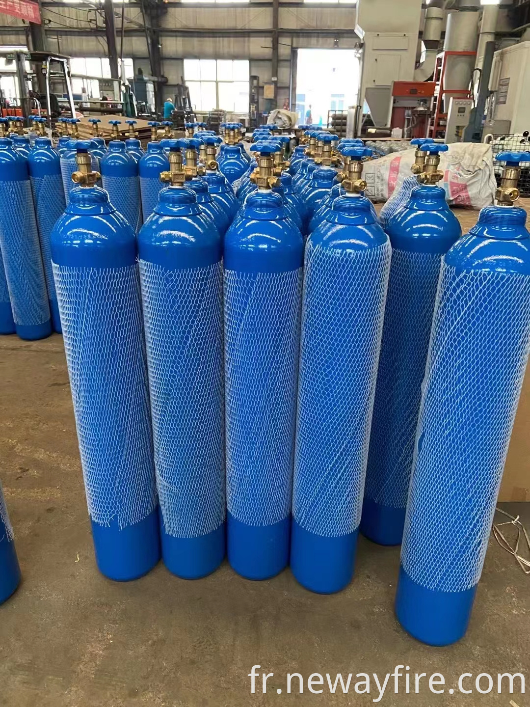 Blue 60 litre oxygen cylinder